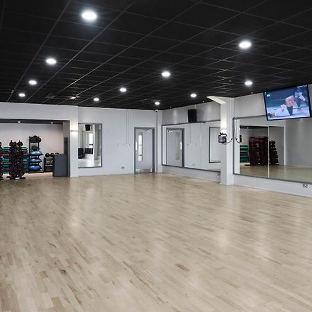 National Badminton Centre Lodge & Health Club ミルトン・ケインズ エクステリア 写真