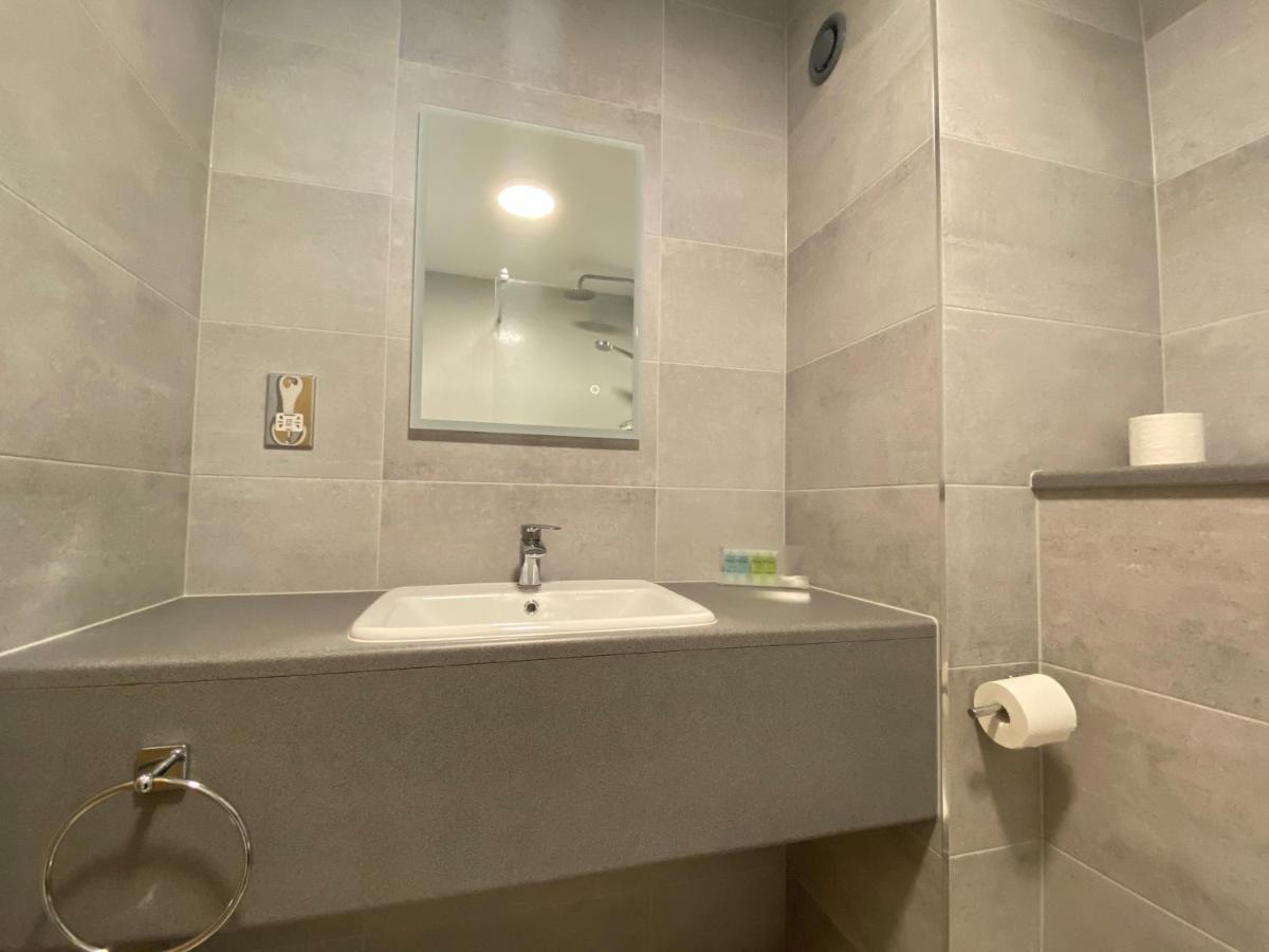 National Badminton Centre Lodge & Health Club ミルトン・ケインズ エクステリア 写真